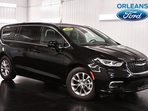 Used 2026 Chrysler Pacifica Limited FWD image 1