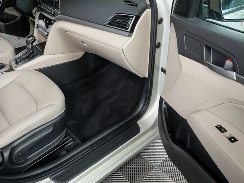 Used 2017 Hyundai Elantra Limited image 25