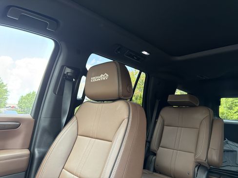 Used 2025 Chevrolet Tahoe High Country AWD/4WD image 21