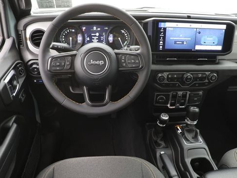 Used 2024 Jeep Wrangler Unlimited w/ Convenience Group image 14