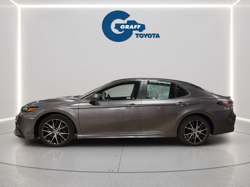 Used 2024 Toyota Camry SE w/ Cold Weather Package FWD image 11