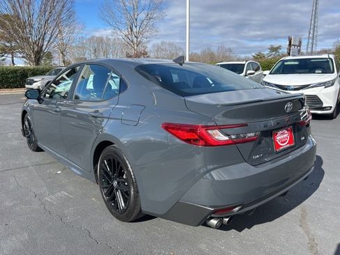 Used 2025 Toyota Camry SE image 7