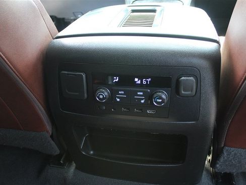 Used 2020 Chevrolet Suburban Premier w/ Premier Plus Edition AWD/4WD image 23