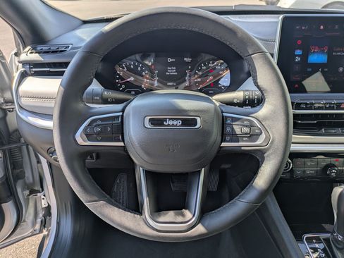 Used 2025 Jeep Compass Limited AWD/4WD image 19