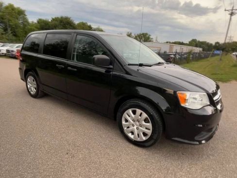 Used 2020 Dodge Grand Caravan SE image 6