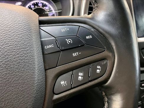 Used 2019 Jeep Cherokee Trailhawk AWD/4WD image 14