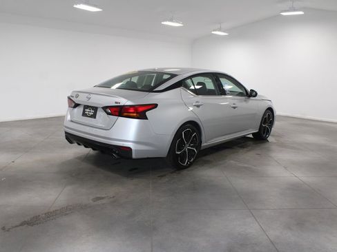 Used 2024 Nissan Altima 2.5 SR image 9