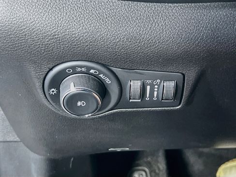 Used 2023 Jeep Compass Limited AWD/4WD image 10