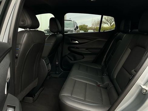 Used 2025 Buick Envista Sport Touring image 11