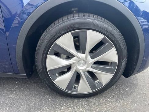 Used 2021 Tesla Model Y Long Range AWD/4WD image 23