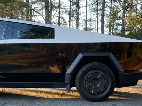 Used 2025 Tesla Cybertruck AWD Crew Cab image 5