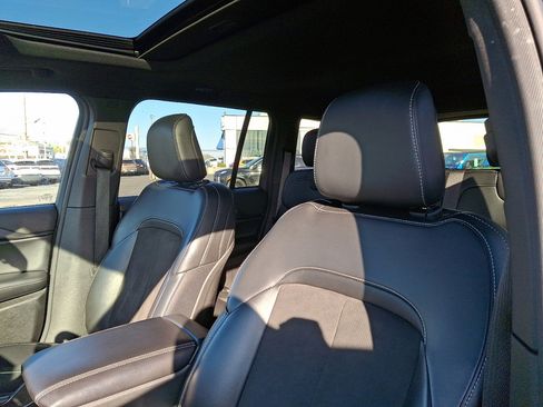 Used 2025 Jeep Grand Cherokee Altitude image 25