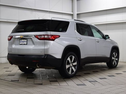 Used 2018 Chevrolet Traverse LT image 8