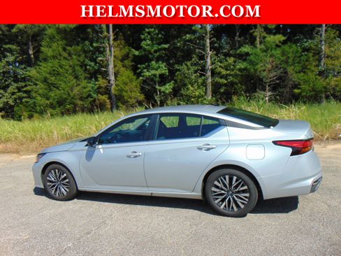Used 2026 Nissan Altima 2.5 SV FWD image 2