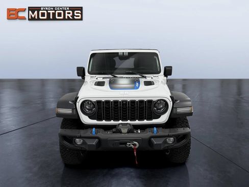 Used 2024 Jeep Wrangler Unlimited Rubicon 4xe w/ Capability Package AWD/4WD image 8