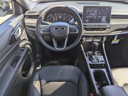 New 2026 Jeep Compass Latitude image 10