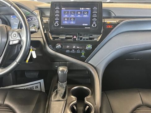 Used 2021 Toyota Camry SE FWD image 4