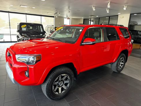 Used 2024 Toyota 4Runner TRD Off-Road Premium w/ Moonroof Package AWD/4WD image 2
