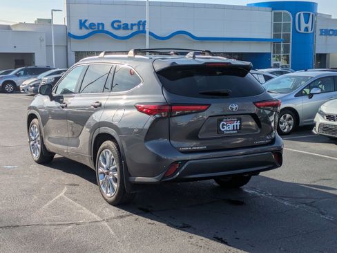 Used 2023 Toyota Highlander Limited image 8