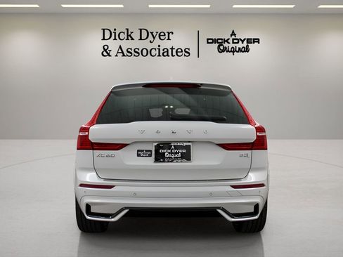 Certified 2023 Volvo XC60 B5 Ultimate w/ Climate Package image 4