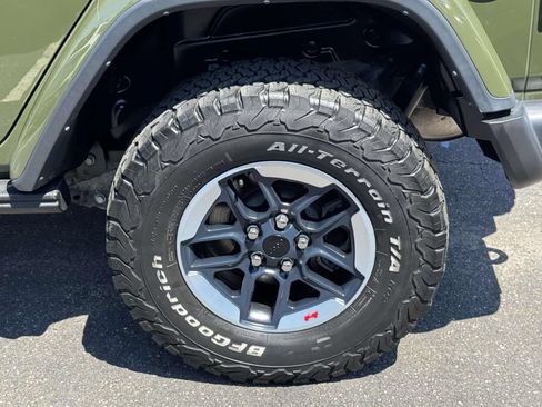 Used 2022 Jeep Wrangler Unlimited Rubicon w/ LED Lighting Group AWD/4WD image 8