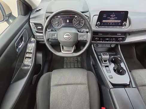 Certified 2025 Nissan Rogue SV FWD image 31