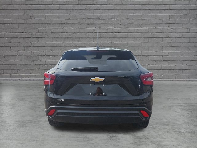 Used 2025 Chevrolet Trax LS FWD image 4