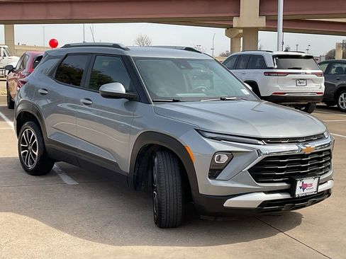 Used 2025 Chevrolet TrailBlazer LT image 4