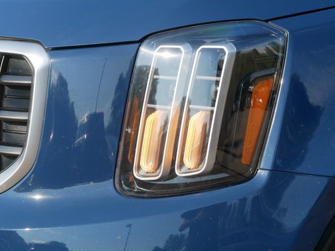 Certified 2024 Kia Telluride S w/ S Sunroof Package AWD/4WD image 16