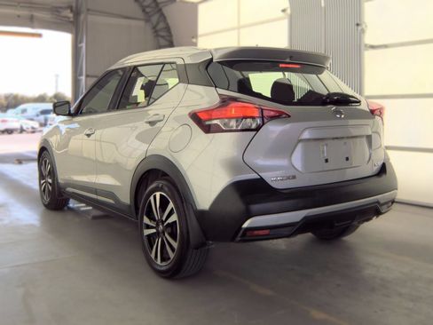 Used 2018 Nissan Kicks SR FWD image 2