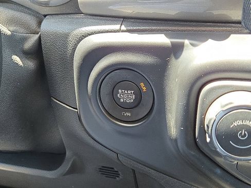 Used 2020 Jeep Wrangler Unlimited Sahara AWD/4WD image 30