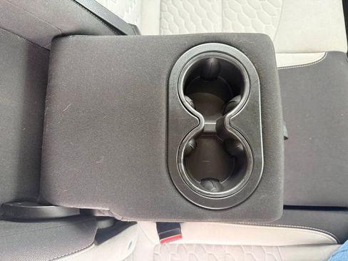 Used 2021 Chevrolet Equinox LS image 16