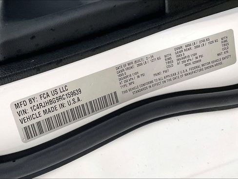 Used 2024 Jeep Grand Cherokee Limited image 29