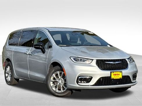 New 2026 Chrysler Pacifica Select image 11