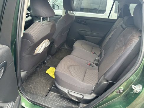 Used 2023 Toyota Highlander LE AWD/4WD image 6