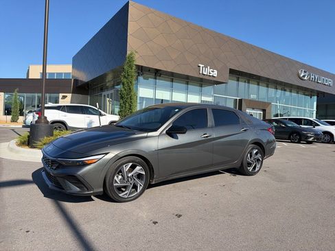 Used 2025 Hyundai Elantra Sport FWD image 1