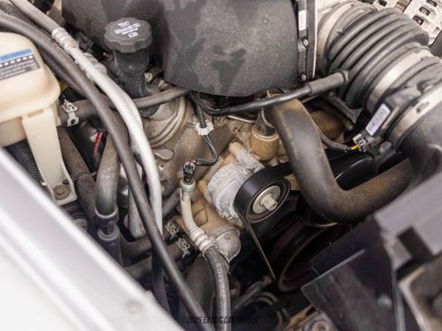 Used 2005 Chevrolet SSR w/ Preferred Equipment Group image 26