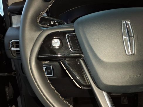 Used 2025 Lincoln Corsair AWD w/ Rear Removable Package Tray image 17