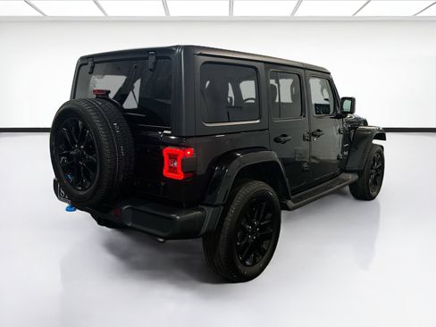 Used 2023 Jeep Wrangler Unlimited Sahara AWD/4WD image 4