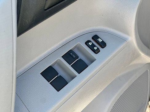 Used 2011 Toyota Highlander 2WD w/ Cold Weather Pkg image 16
