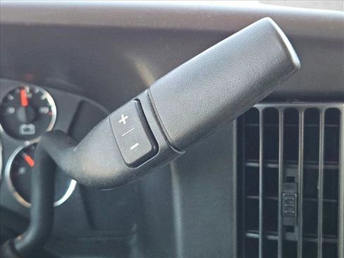 Used 2015 Chevrolet Express 2500 RWD image 12