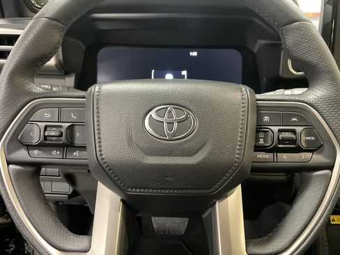 Used 2025 Toyota 4Runner Limited image 18