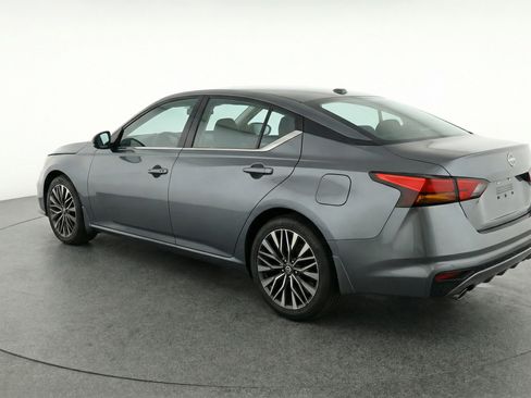 Used 2025 Nissan Altima 2.5 SV FWD image 6