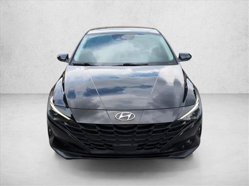 Used 2023 Hyundai Elantra SEL w/ Convenience Package FWD image 2