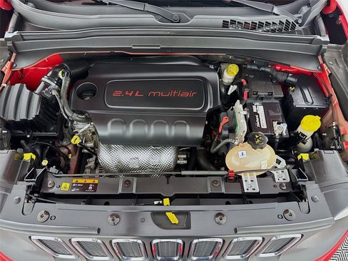 Used 2016 Jeep Renegade Latitude FWD image 30