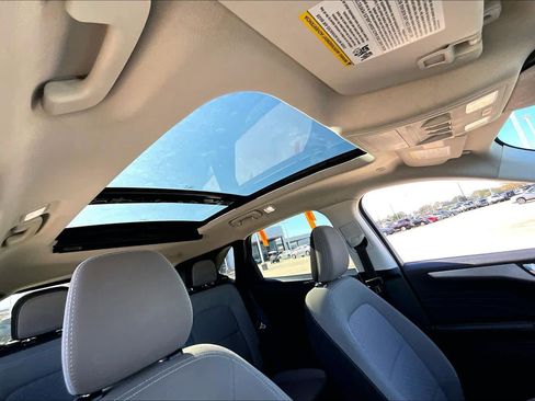 Used 2021 Ford Escape SE image 14