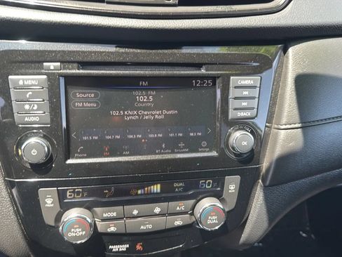 Used 2020 Nissan Rogue SV FWD image 12