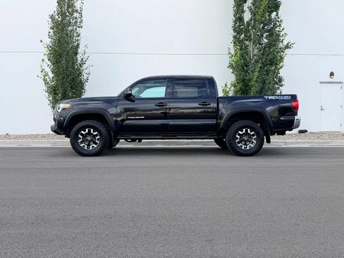 Used 2019 Toyota Tacoma TRD Off-Road AWD/4WD image 11