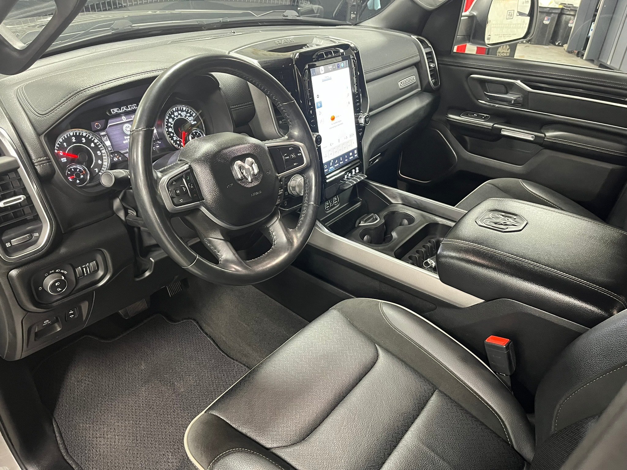 Used 2022 RAM 1500 Laramie w/ Sport Appearance Package AWD/4WD image 13