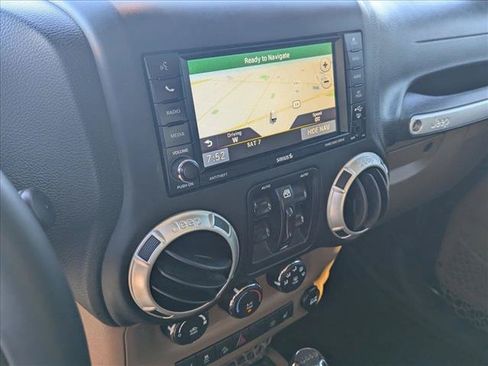 Used 2017 Jeep Wrangler Unlimited Rubicon w/ Connectivity Group AWD/4WD image 13
